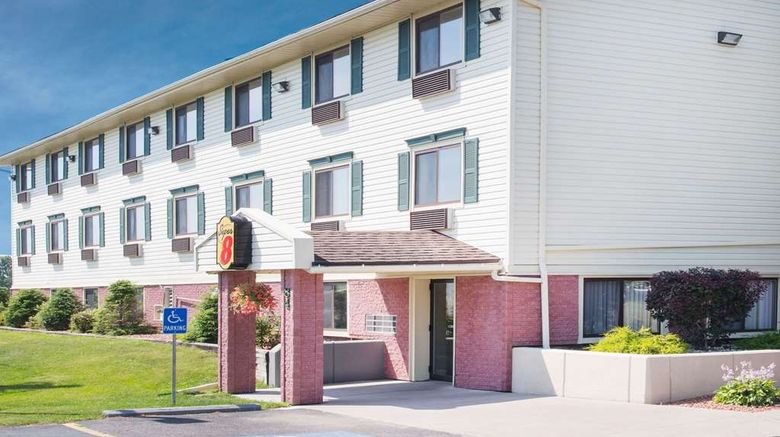 Super 8 Massena Exterior. Images powered by <a href="https://iceportal.shijigroup.com" target="_blank" rel="noopener">Ice Portal</a>.