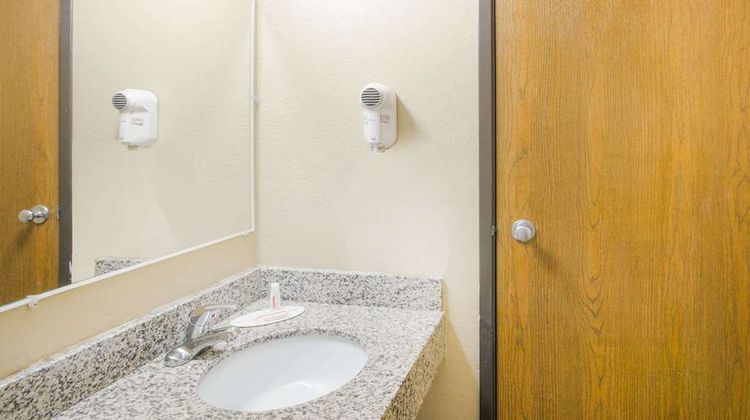 Super 8 Massena Room