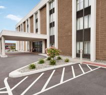 Super 8 Liverpool/ Syracuse Area Exterior