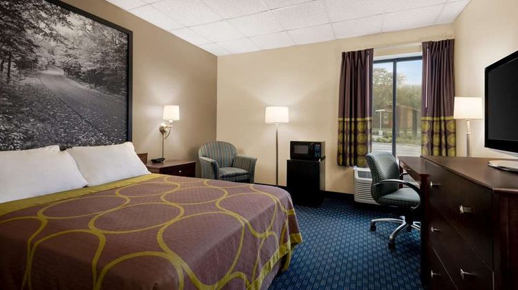 Super 8 Liverpool/ Syracuse Area Room