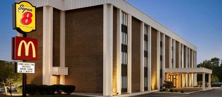 Super 8 Liverpool/ Syracuse Area Exterior