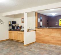 Super 8 Monroe Lobby