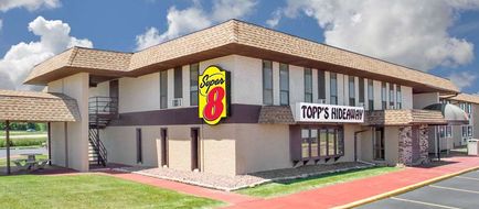 Super 8 Windsor/Madison North Exterior