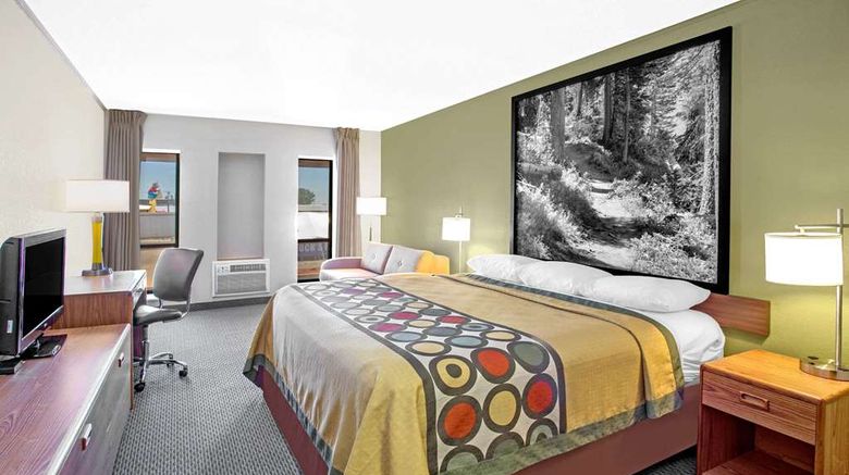 <b>Super 8 Windsor/Madison North Suite</b>. Images powered by <a href="https://iceportal.shijigroup.com/" title="IcePortal" target="_blank">IcePortal</a>.