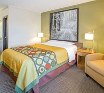 Super 8 Windsor/Madison North Room