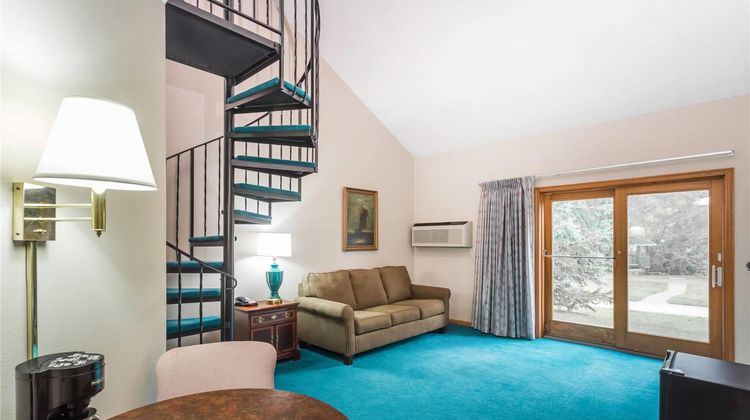 Baymont by Wyndham Platteville Suite