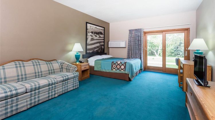 Baymont by Wyndham Platteville Suite