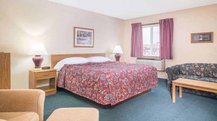 Super 8 Superior Room