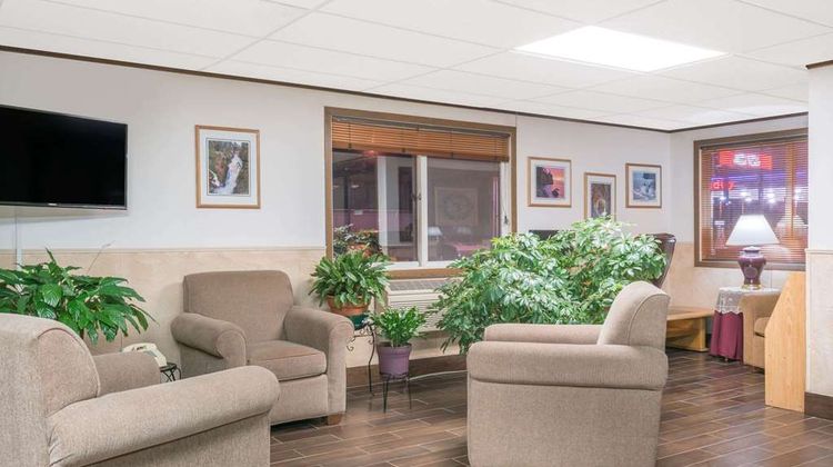 Super 8 Superior Lobby