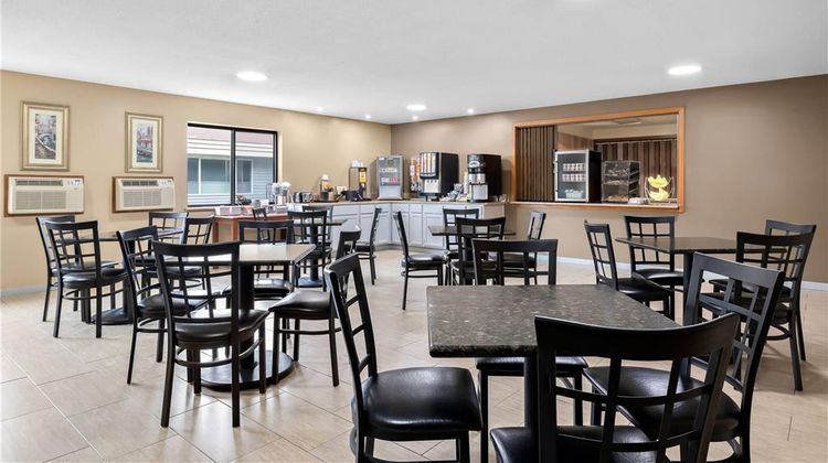 Super 8 La Crosse Restaurant