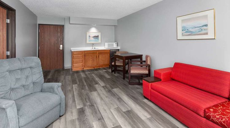 Super 8 Sun Prairie/Madison E Suite