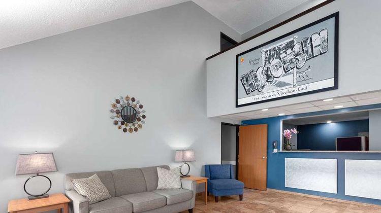 Super 8 Sun Prairie/Madison E Lobby