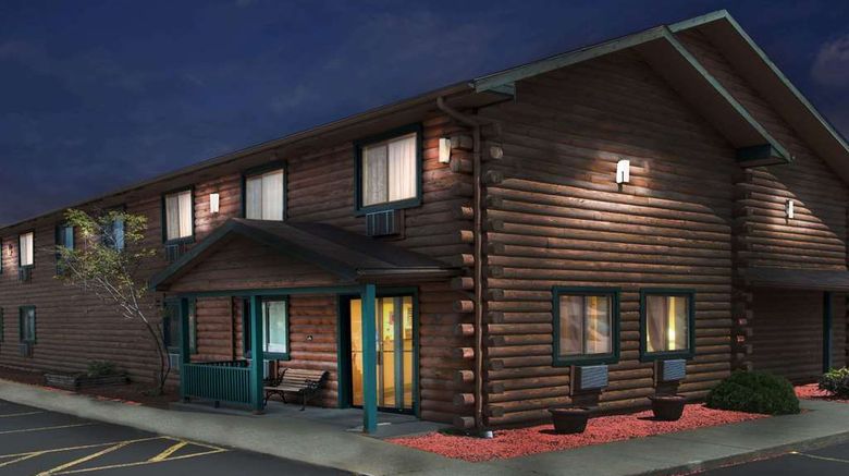 Super 8 Ticonderoga Exterior. Images powered by <a href="https://iceportal.shijigroup.com" target="_blank" rel="noopener">Ice Portal</a>.