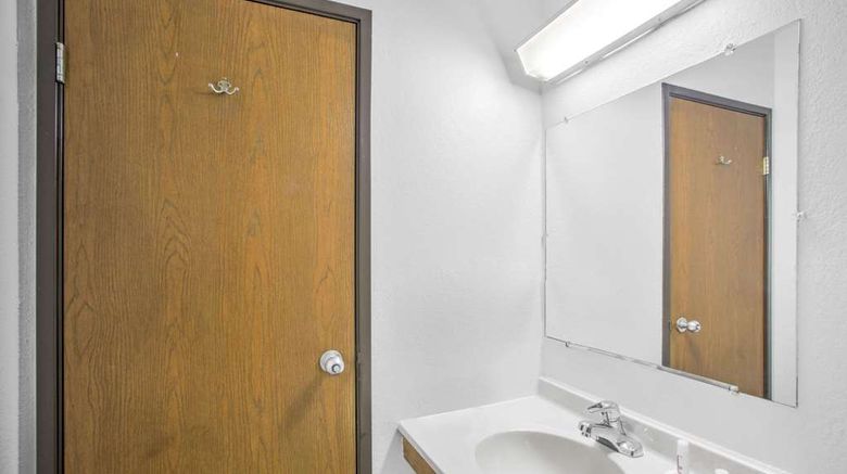 <b>Super 8 Ticonderoga Room</b>. Images powered by <a href="https://iceportal.shijigroup.com/" title="IcePortal" target="_blank">IcePortal</a>.
