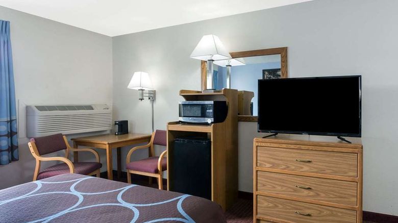 <b>Super 8 Wisconsin Dells Room</b>. Images powered by <a href="https://iceportal.shijigroup.com/" title="IcePortal" target="_blank">IcePortal</a>.