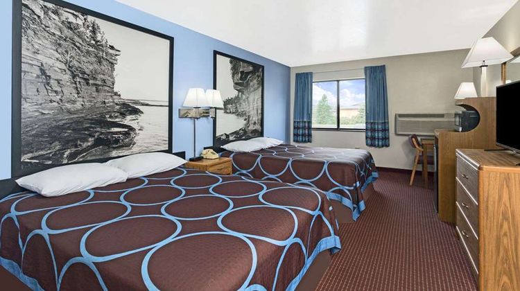 Super 8 Wisconsin Dells Room