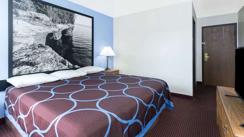 <b>Super 8 Wisconsin Dells Room</b>. Images powered by <a href="https://iceportal.shijigroup.com/" title="IcePortal" target="_blank">IcePortal</a>.
