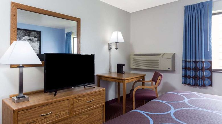 <b>Super 8 Wisconsin Dells Room</b>. Images powered by <a href="https://iceportal.shijigroup.com/" title="IcePortal" target="_blank">IcePortal</a>.