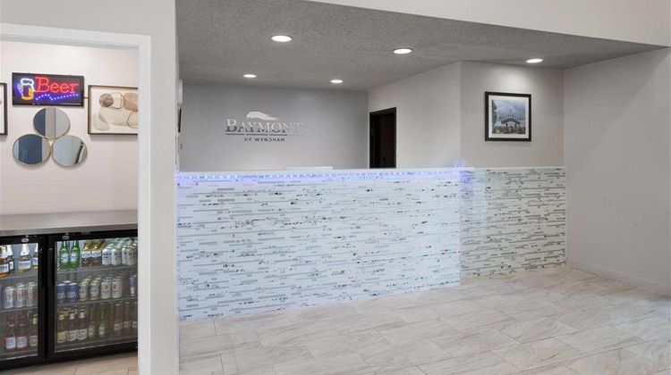 Baymont by Wyndham Oshkosh Airport Lobby