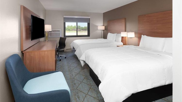 Baymont by Wyndham Oshkosh Airport Room