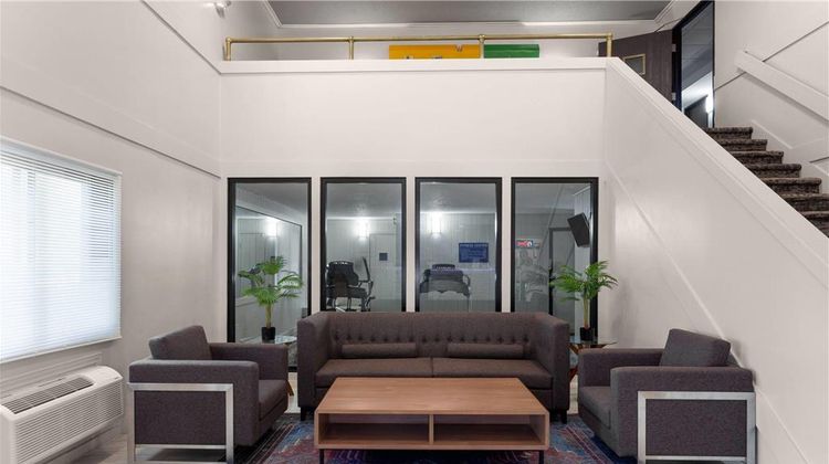 Baymont by Wyndham Oshkosh Airport Lobby