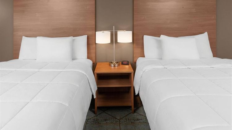 Baymont by Wyndham Oshkosh Airport Room