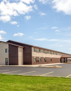Baymont by Wyndham Oshkosh Airport