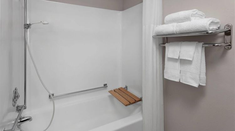 Baymont by Wyndham Oshkosh Airport Room