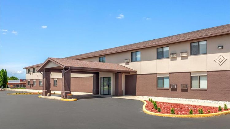 Baymont by Wyndham Oshkosh Airport Exterior