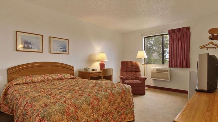 Super 8 New Castle Room