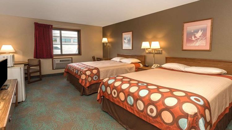Super 8 Hartford Room