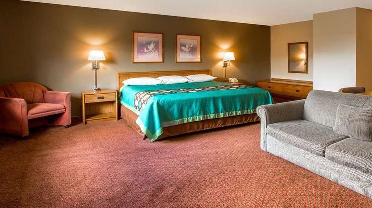 Super 8 Hartford Room