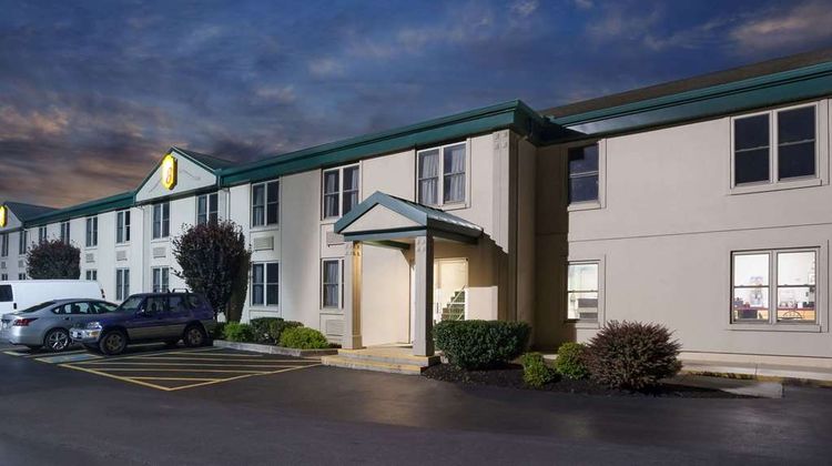 Super 8 Harrisburg Hershey West Exterior