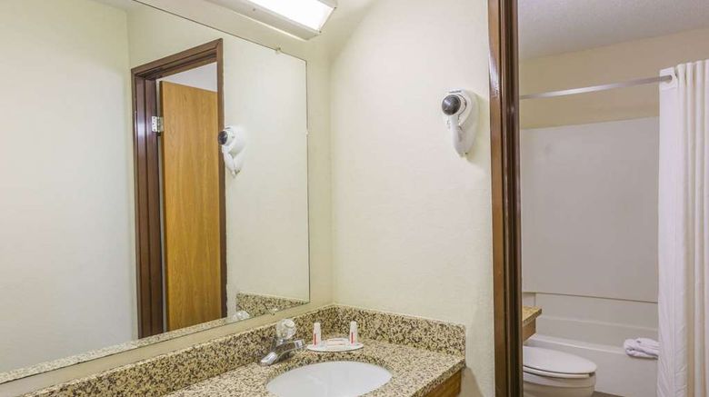 <b>Super 8 East Stroudsburg Room</b>. Images powered by <a href="https://iceportal.shijigroup.com/" title="IcePortal" target="_blank">IcePortal</a>.