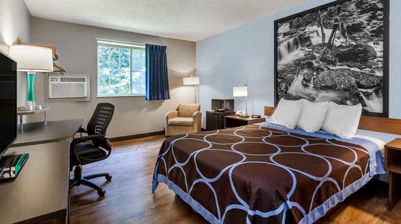 <b>Super 8 East Stroudsburg Room</b>. Images powered by <a href="https://iceportal.shijigroup.com/" title="IcePortal" target="_blank">IcePortal</a>.