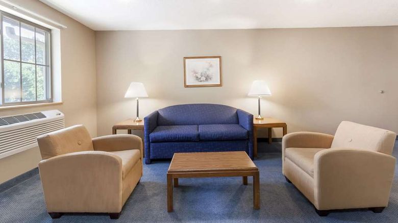 <b>Super 8 East Stroudsburg Suite</b>. Images powered by <a href="https://iceportal.shijigroup.com/" title="IcePortal" target="_blank">IcePortal</a>.