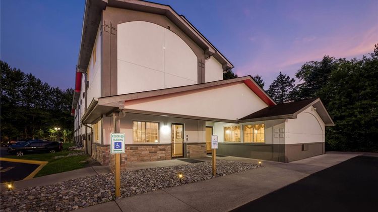 Super 8 East Stroudsburg Exterior