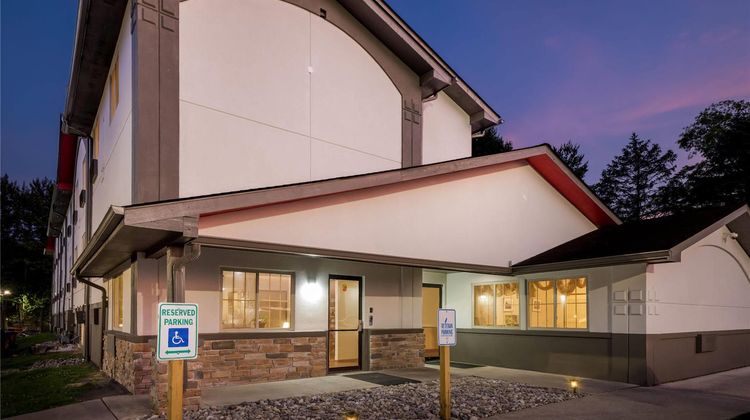 Super 8 East Stroudsburg Exterior