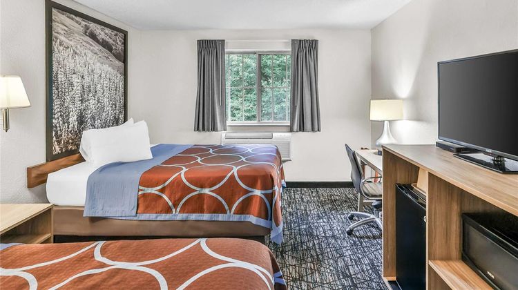 Super 8 East Stroudsburg Room