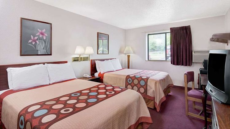 Super 8 Waynesburg Room