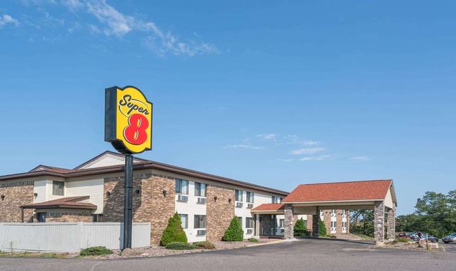 Super 8 Rice Lake Exterior