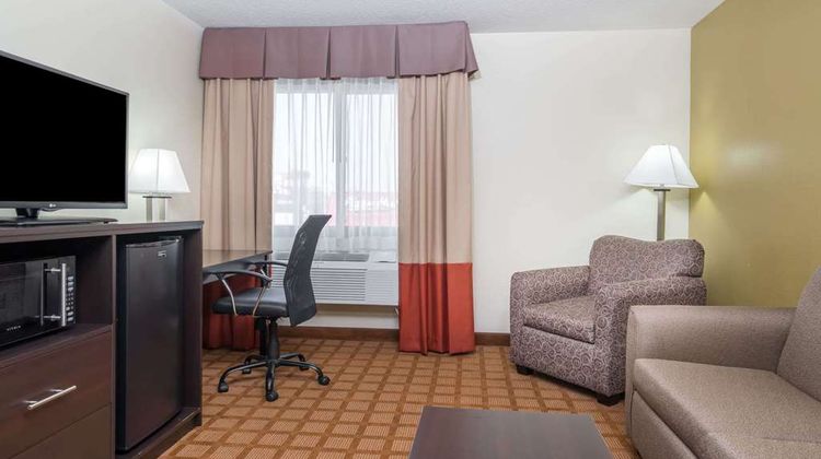 Super 8 Rice Lake Suite