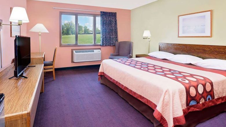 <b>Super 8 Sturgeon Bay Room</b>. Images powered by <a href="https://iceportal.shijigroup.com/" title="IcePortal" target="_blank">IcePortal</a>.