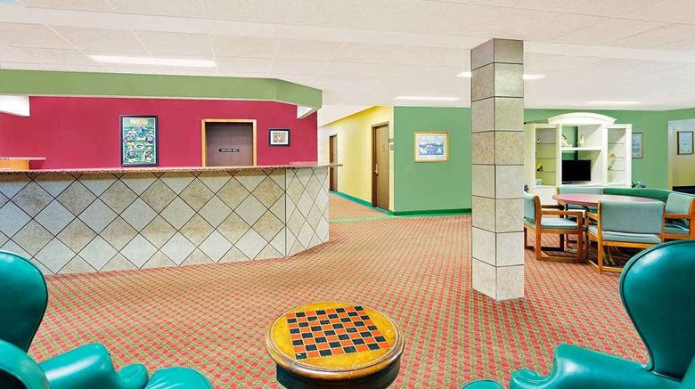 <b>Super 8 Sturgeon Bay Lobby</b>. Images powered by <a href="https://iceportal.shijigroup.com/" title="IcePortal" target="_blank">IcePortal</a>.