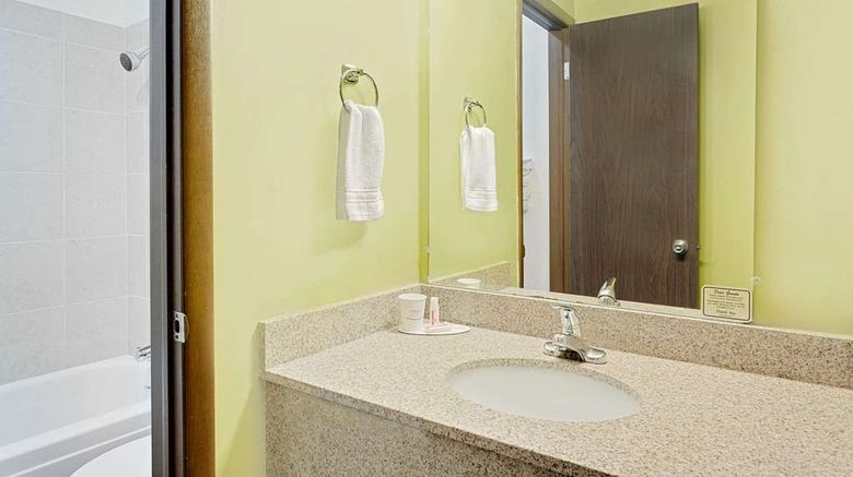 <b>Super 8 Sturgeon Bay Room</b>. Images powered by <a href="https://iceportal.shijigroup.com/" title="IcePortal" target="_blank">IcePortal</a>.