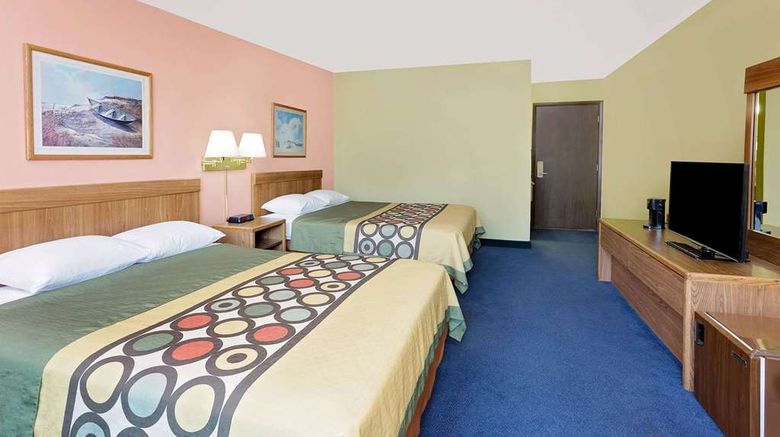 <b>Super 8 Sturgeon Bay Room</b>. Images powered by <a href="https://iceportal.shijigroup.com/" title="IcePortal" target="_blank">IcePortal</a>.