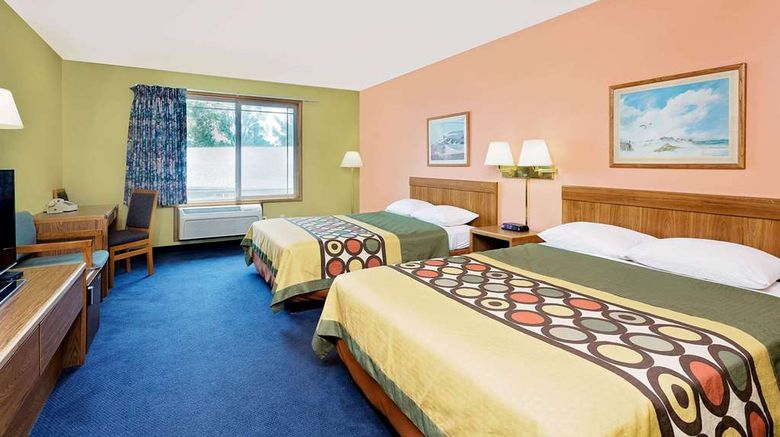 <b>Super 8 Sturgeon Bay Room</b>. Images powered by <a href="https://iceportal.shijigroup.com/" title="IcePortal" target="_blank">IcePortal</a>.