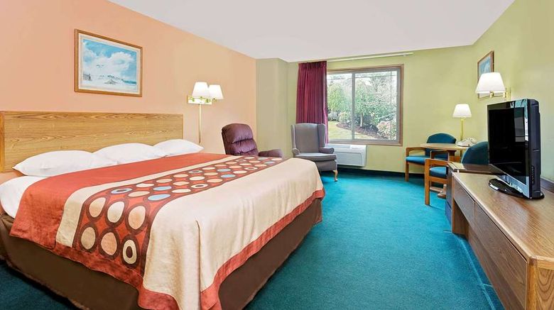 <b>Super 8 Sturgeon Bay Room</b>. Images powered by <a href="https://iceportal.shijigroup.com/" title="IcePortal" target="_blank">IcePortal</a>.