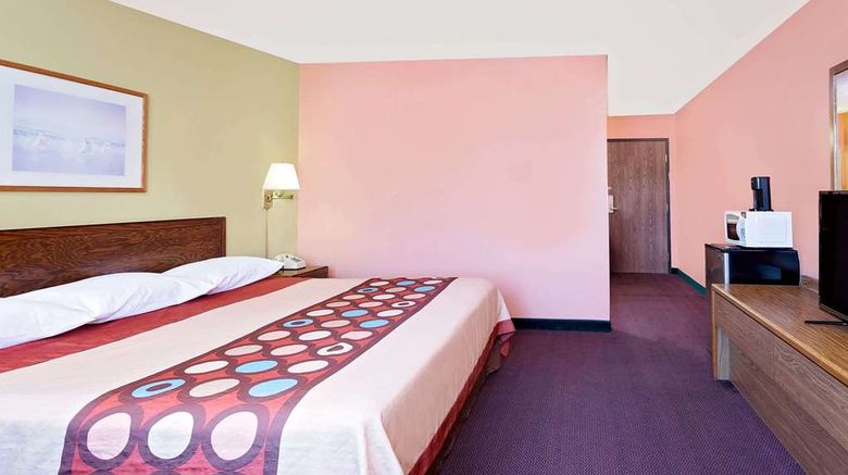<b>Super 8 Sturgeon Bay Room</b>. Images powered by <a href="https://iceportal.shijigroup.com/" title="IcePortal" target="_blank">IcePortal</a>.