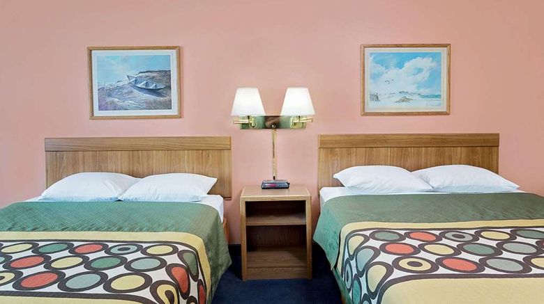 <b>Super 8 Sturgeon Bay Room</b>. Images powered by <a href="https://iceportal.shijigroup.com/" title="IcePortal" target="_blank">IcePortal</a>.
